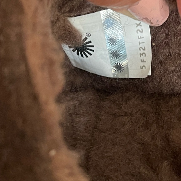 Mens UGG® Ascot Matte Leather
Slipper - Brown size 12 - Picture 15 of 15